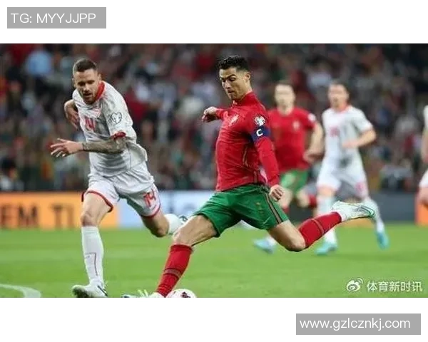 足球界五号球星的传奇之路：从默默无闻到全球瞩目的伟大转变