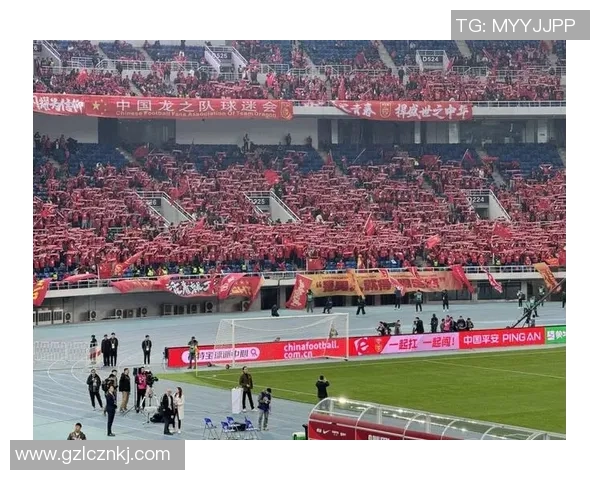 戴围巾的足球球星是谁 他为何成为球迷心中的时尚标杆 戴围巾的足球球星是谁 他为何成为球迷心中的时尚标杆